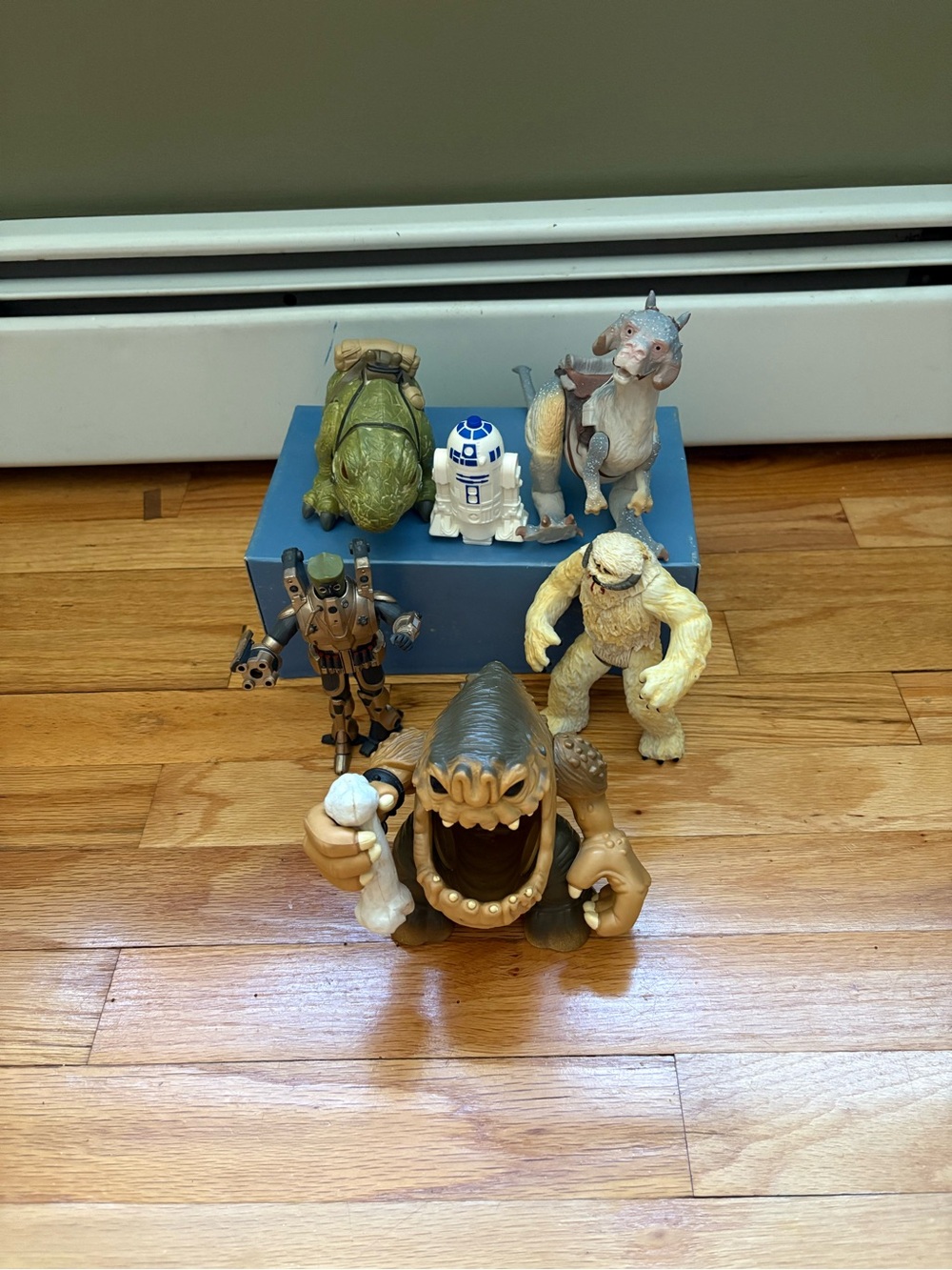 Star Wars Assorted Figures Set - Brown, White, Green, Tan